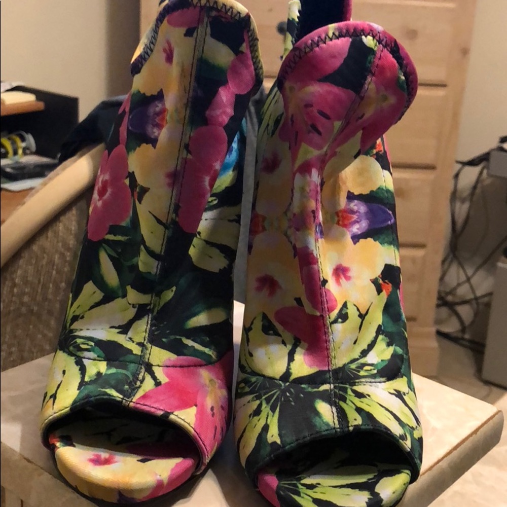 Brand new.. Never wore them...